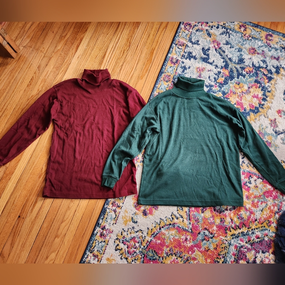 🌸NY Line dark green and burgundy turtleneck tops size M